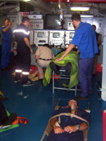 Triage a bordo dell’Anteo; in azione personale medico ucraino, russo, francese ed italiano (Foto Autore).